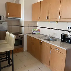 Nikola Apartman