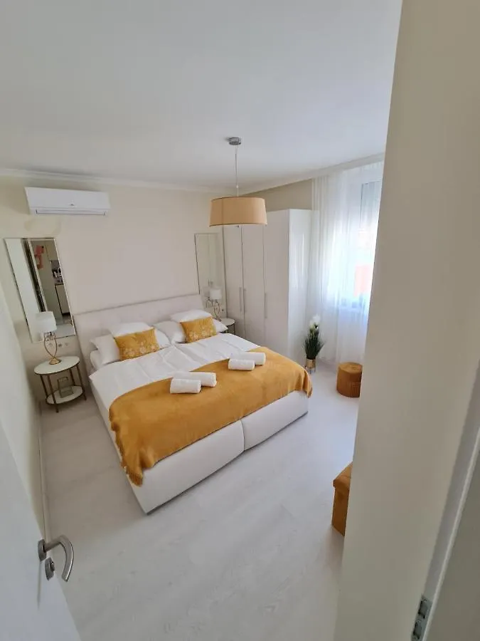 Kolibri Apartman Szeged Apartment